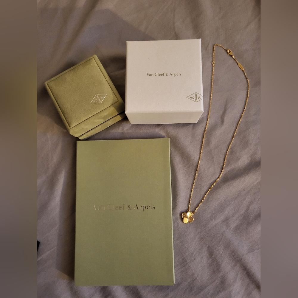 (Pending sale) Van Cleef & Arpels Guilloche Vintage Alhambra Necklace